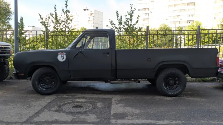 Чёрный пикап